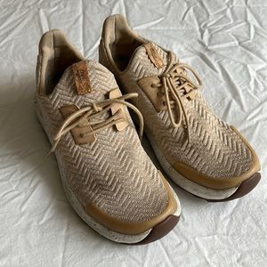 Free water sneakers